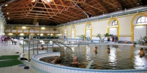 Reumás ízületi gyulladás kezelése fürdőkúrával Gyulán, szállással a Wellness Hotel Gyulában Reumás ízületi gyulladás kezelése fürdőkúrával Gyulán, szállással a Wellness Hotel Gyulában