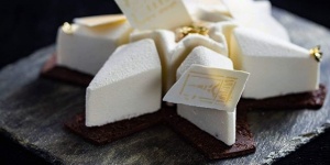 Karácsonyi fatörzs torta - Buche de Noël kóstolás és rendelés a Sofitel Hotelben Karácsonyi fatörzs torta - Buche de Noël kóstolás és rendelés a Sofitel Hotelben