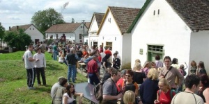 Villányi BorZsongás 2018. Nyitott pincék, borkóstolás, majális a Villányi borvidéken Villányi BorZsongás 2018. Nyitott pincék, borkóstolás, majális a Villányi borvidéken