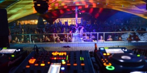Éjszakai fürdőzés Igal 2025. Igal Nights az Igali-Gyógyfürdőben