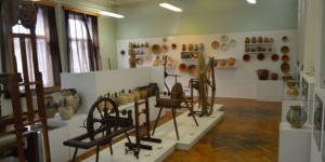 Borsodi népviselet és falusi munkák, néprajzi gyűjtemény a helyi paraszti életről Ózdon
