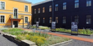 Ózdi kohászat másképp, szabadtéri tablókiállítás egy egykori gyári munkás mindennapjairól Ózdi kohászat másképp, szabadtéri tablókiállítás egy egykori gyári munkás mindennapjairól