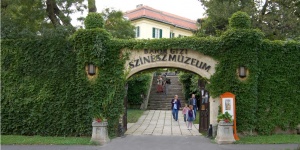Múzeumi tárlatvezetés a budapesti Bajor Gizi Színészmúzeumban