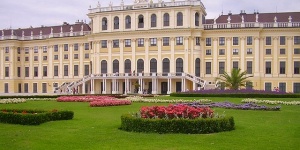 Schönbrunni Kastély látogatás wellness szállással Mosonmagyaróváron Schönbrunni Kastély látogatás wellness szállással Mosonmagyaróváron