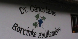 Dr. Gáncs Lajos borcímke gyűjteményének állandó kiállítása a zánkai Tájházban