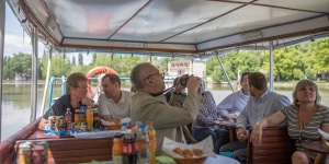 Szarvasi rendezvények, családi-, baráti- és céges rendezvényeit tartsa sétahajónkon! Szarvasi rendezvények, családi-, baráti- és céges rendezvényeit tartsa sétahajónkon!