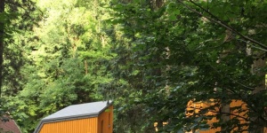 Bakonyi ifjúsági tábor helyszín az Iglauer Parkban Városlődön, közel a Sobri Jóska Kalandparkhoz Bakonyi ifjúsági tábor helyszín az Iglauer Parkban Városlődön, közel a Sobri Jóska Kalandparkhoz