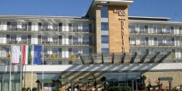 Hosszú hétvége Bükfürdőn, lovagi tornával, lakomával és fürdőzéssel a Hunguest Hotel Répce Goldban Hosszú hétvége Bükfürdőn, lovagi tornával, lakomával és fürdőzéssel a Hunguest Hotel Répce Goldban