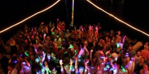 Balatoni bulik, party és bulihajók indulnak nyáron, buli a Balaton közepén 2018 Balatoni bulik, party és bulihajók indulnak nyáron, buli a Balaton közepén 2018