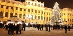 Advent Bécsben busszal 2018. Egy napos kirándulás csokigyár látogatással a Nyírség Utazási Irodával Advent Bécsben busszal 2018. Egy napos kirándulás csokigyár látogatással a Nyírség Utazási Irodával