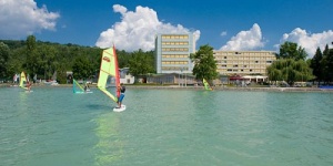 Tihany strand, külső gyermekpancsoló, uszoda, finn és infra szauna, élménymedence, jacuzzi, gőzfürdő Tihany strand, külső gyermekpancsoló, uszoda, finn és infra szauna, élménymedence, jacuzzi, gőzfürdő
