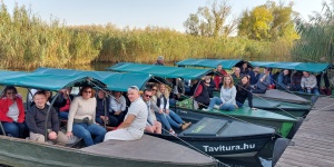 Csapatépítés hajón a Tisza-tónál, felfedező élménytúrára várjuk önöket katonai kishajóink fedélzetén
