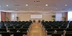 Konferenciaterem Veszprémben szálláslehetőséggel is az egyetemi városrészben, közel a belvároshoz Konferenciaterem Veszprémben szálláslehetőséggel is az egyetemi városrészben, közel a belvároshoz