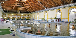 Reumás ízületi gyulladás kezelése fürdőkúrával Gyulán, szállással a Wellness Hotel Gyulában Reumás ízületi gyulladás kezelése fürdőkúrával Gyulán, szállással a Wellness Hotel Gyulában