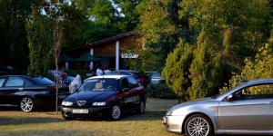 tini helyszínen találkozó találkozó)