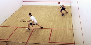 Squash a Balatonnál angol squash pályán, a vízparti wellness Club Tihany Hotel és Üdülőfaluban Squash a Balatonnál angol squash pályán, a vízparti wellness Club Tihany Hotel és Üdülőfaluban