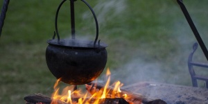 Bográcsos főzőverseny csapatépítő tréning a Tisza-tónál, gasztroprogram wellness a Balneum Hotelben