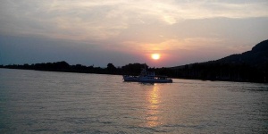 Balatonalmádi hajókirándulás, romantikus naplemente túra egy sétahajó fedélzetén 2019 Balatonalmádi hajókirándulás, romantikus naplemente túra egy sétahajó fedélzetén 2019