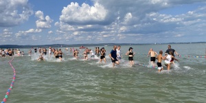 Beach Run 2024 Balatonlelle. Mezítlábas futóverseny a Napfény Strandon