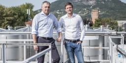 Borkóstoló a Balatonnál, vezetett birtoklátogatás borkóstolással a badacsonyi Varga Pincészetben Borkóstoló a Balatonnál, vezetett birtoklátogatás borkóstolással a badacsonyi Varga Pincészetben