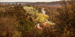 Bakancsos túrák a Bakony és Balaton térségében, túrautak, geotúrák, tanösvények, gyógynövénytúrák