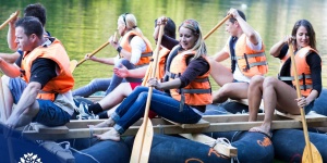 Vízi csapatjátékok, csapatépítő programok a Tisza Balneum Hotelben