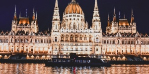 Élőzene Budapesten péntektől vasárnapig, hétvégi romantikus és varázslatos városnéző sétahajózás