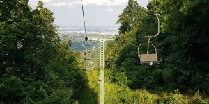 Libegő Budapesten, repülő székekkel Budapest felett a János-hegyen