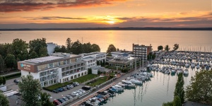 Balatoni wellness pihenés vitorlázással és félpanziós ellátással a siófoki Yacht Hotelben