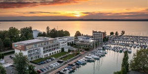 Balatoni wellness pihenés vitorlázási lehetőséggel és félpanziós ellátással a siófoki Yacht Hotelben