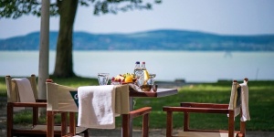 Pünkösdi pihenés Balatonbogláron, júniusi akciós nyaralás reggelis ellátással a Família Hotelben Pünkösdi pihenés Balatonbogláron, júniusi akciós nyaralás reggelis ellátással a Família Hotelben