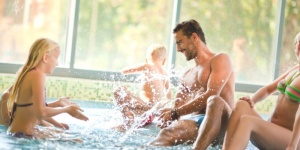 Aktív családi nyaralás városnéző kisvonatozással és ajándék belépőkkel a Hunguest Hotel Répce-ben Aktív családi nyaralás városnéző kisvonatozással és ajándék belépőkkel a Hunguest Hotel Répce-ben