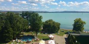 Augusztusi akciós nyaralás a Balatonnál, a közvetlen vízparti Hotel Club Tihanyban Augusztusi akciós nyaralás a Balatonnál, a közvetlen vízparti Hotel Club Tihanyban