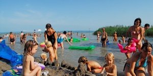 Balatonfenyvesi szabadstrand, családi nyaralás kedvezményes árakon a Hubertus Hof Landhotelben Balatonfenyvesi szabadstrand, családi nyaralás kedvezményes árakon a Hubertus Hof Landhotelben