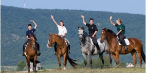 Családi lovas nyaralás wellness kikapcsolódással a Hétkúti Wellness Hotelben