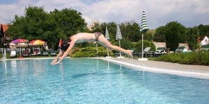3 éjszakás nyaralás a Bakonyban, családi wellness pihenés gyerekkedvezménnyel a Hasik Hotelben 3 éjszakás nyaralás a Bakonyban, családi wellness pihenés gyerekkedvezménnyel a Hasik Hotelben