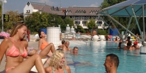 Akciós üdülés Egerben, nyári wellness és fürdőzés családoknak, barátoknak a Hunguest Hotel Flórában Akciós üdülés Egerben, nyári wellness és fürdőzés családoknak, barátoknak a Hunguest Hotel Flórában