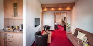 Deluxe lakosztály Gyopárosfürdőn, családi pihenés a Hotel Corvus Aqua 50 m2-es VIP lakosztályában