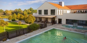 Akadálymentes üdülés mozgássérültek számára a Tisza-tónál, a Balneum Hotelben Akadálymentes üdülés mozgássérültek számára a Tisza-tónál, a Balneum Hotelben
