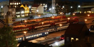 Karácsonyi vasútmodellezés, óriási adventi terepasztal meghitt karácsonyi jelenetekkel Karácsonyi vasútmodellezés, óriási adventi terepasztal meghitt karácsonyi jelenetekkel