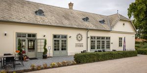  Kastélykert Étterem, Kápolnásnyék