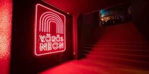 VÖRÖS NEON Bár & Varieté Budapest