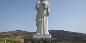 Áldó Krisztus szobor és panoráma sétány Tarcal