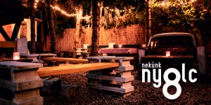 A Nyolc, vagyis Nekünk Nyolc Pápa